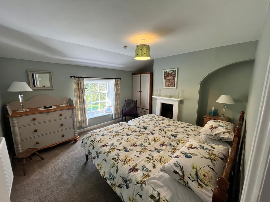2 Whinstone Cottage