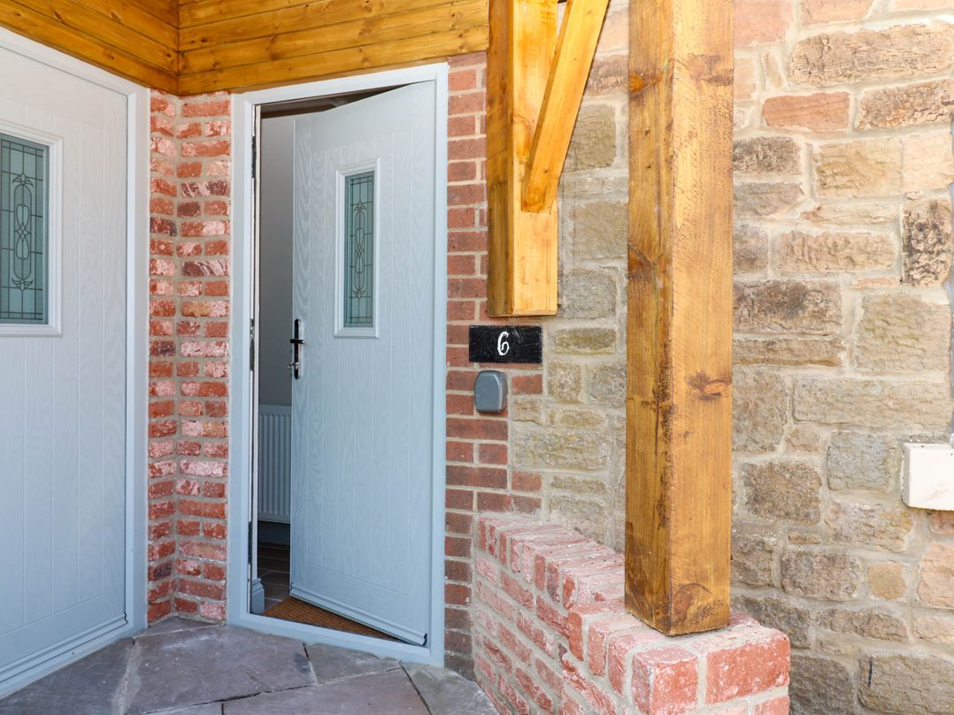 Spacious Cottage Number 6