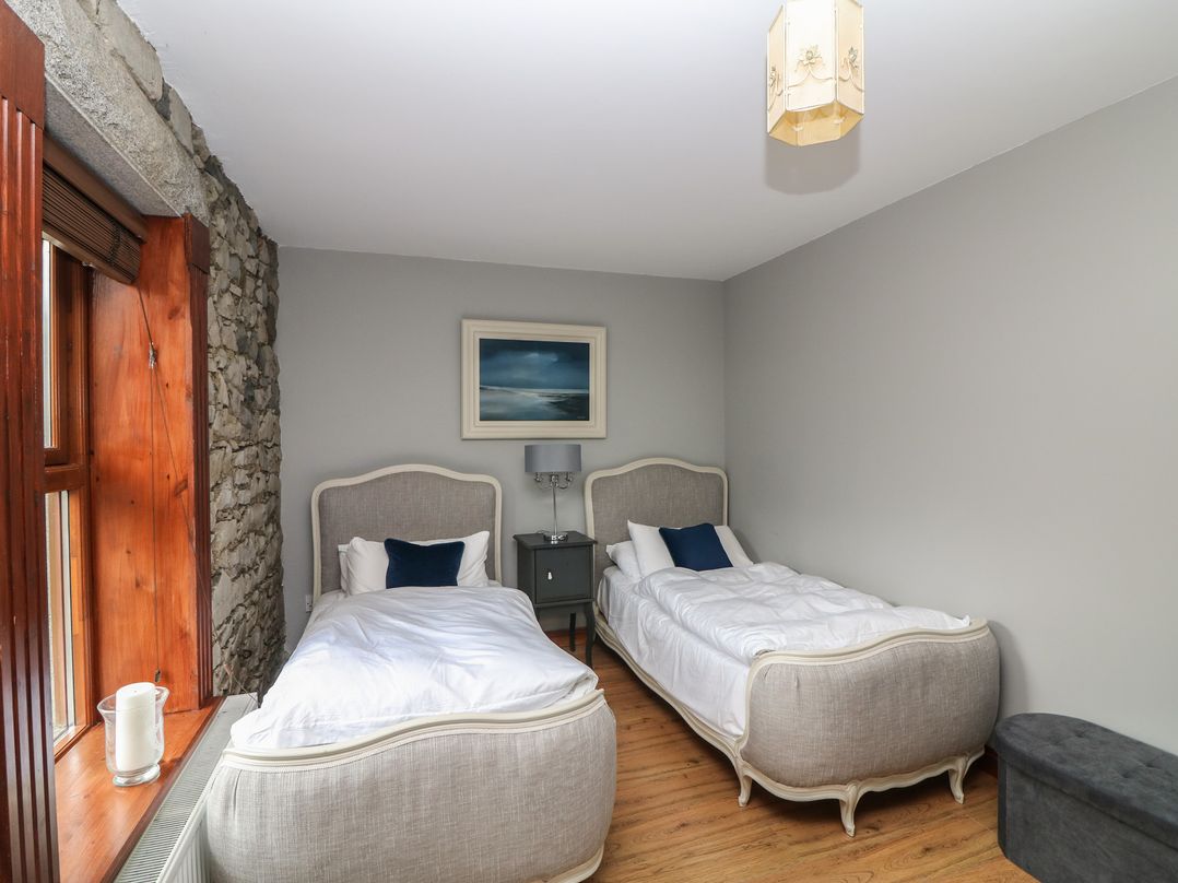 Woodville Lodge