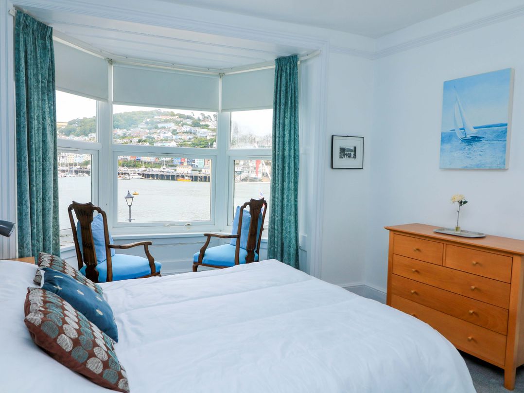 Castleview Apartment, 21 South Embankment