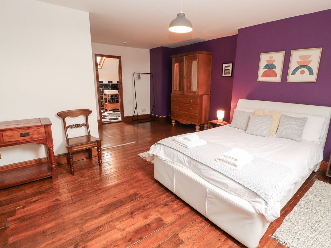 1 Cleator Gate