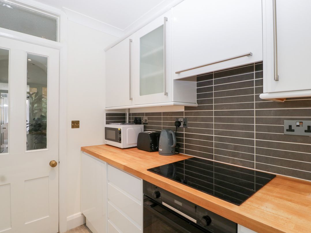 Flat 2 Battledown Grange