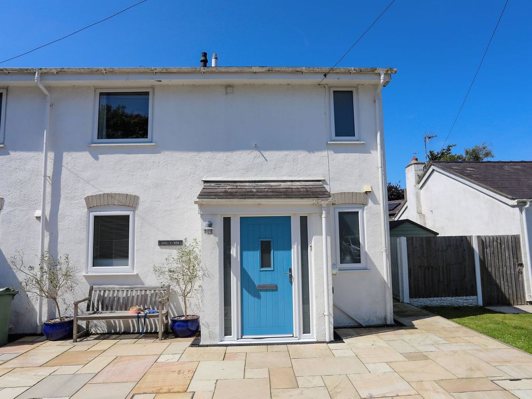 15 Llwyn Gwalch Estate
