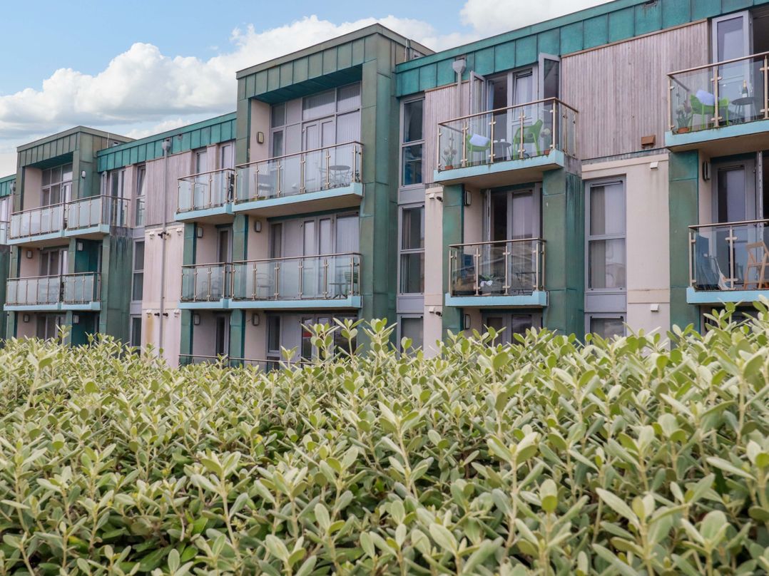 Penthouse @46Zinc - Headland View