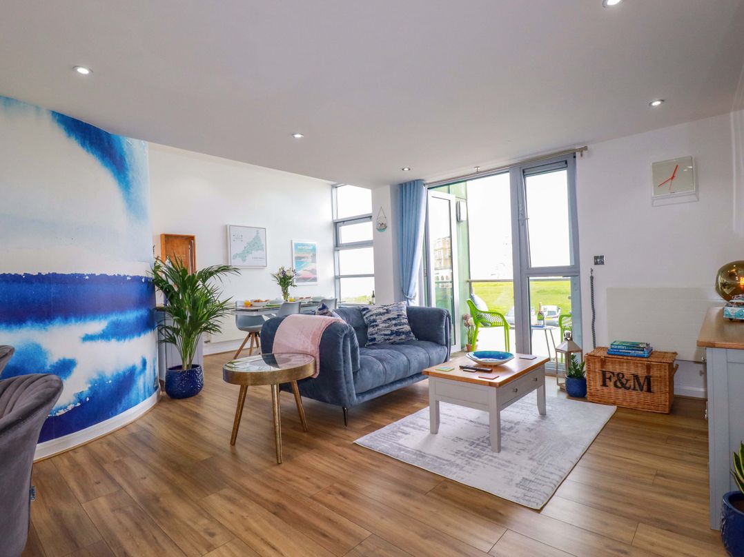 Penthouse @46Zinc - Headland View