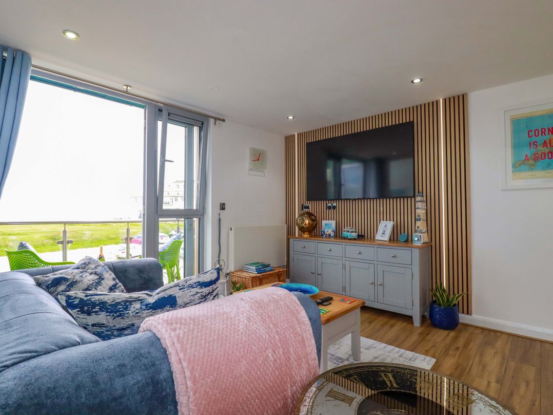 Penthouse @46Zinc - Headland View