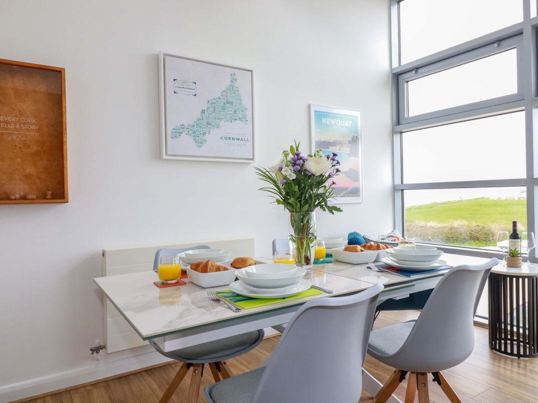 Penthouse @46Zinc - Headland View