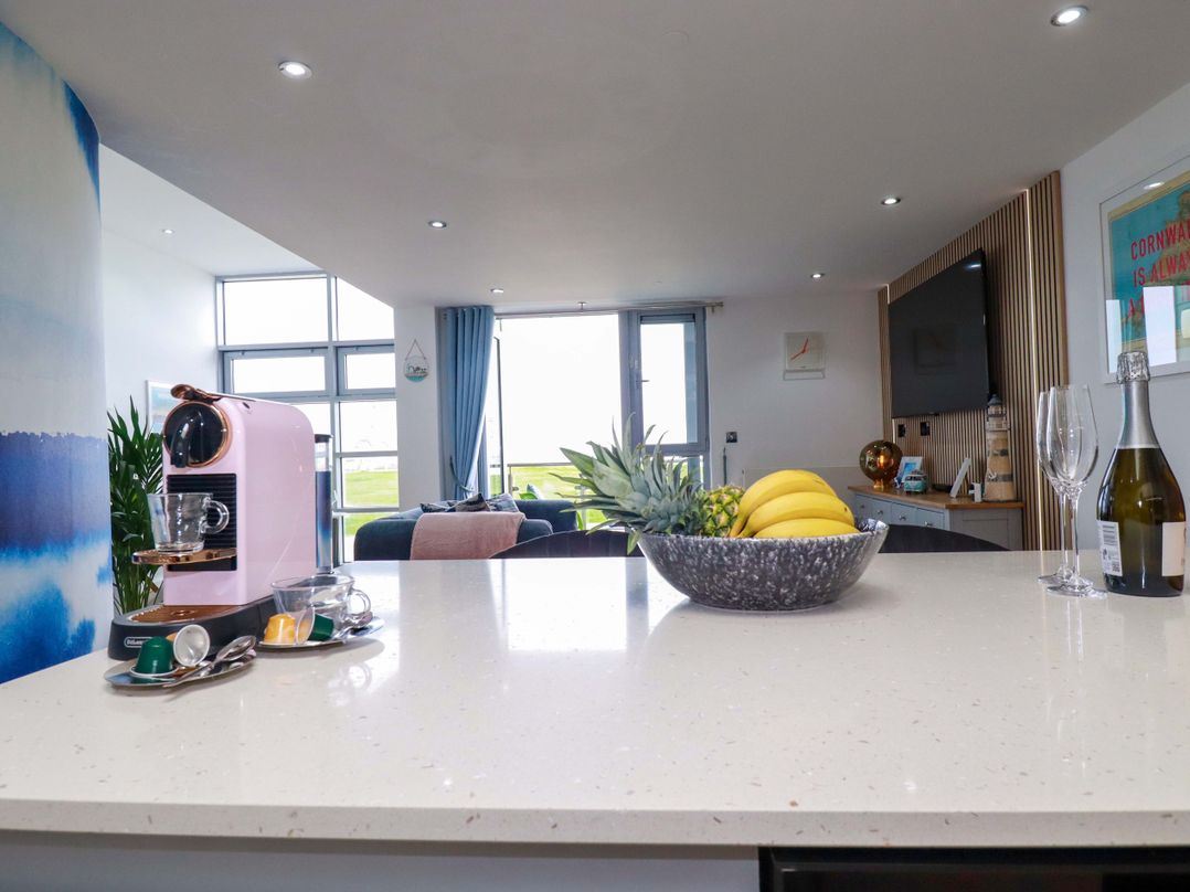 Penthouse @46Zinc - Headland View