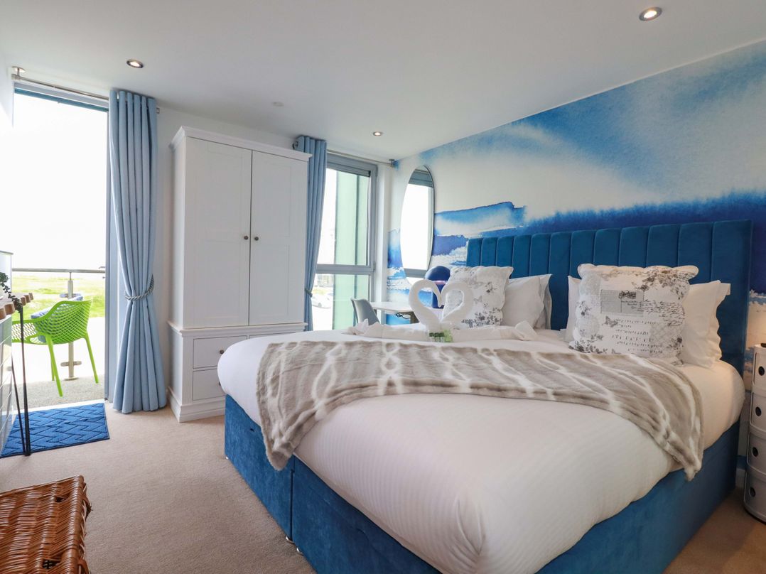 Penthouse @46Zinc - Headland View