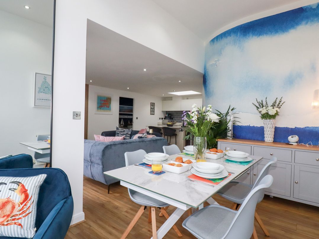 Penthouse @46Zinc - Headland View