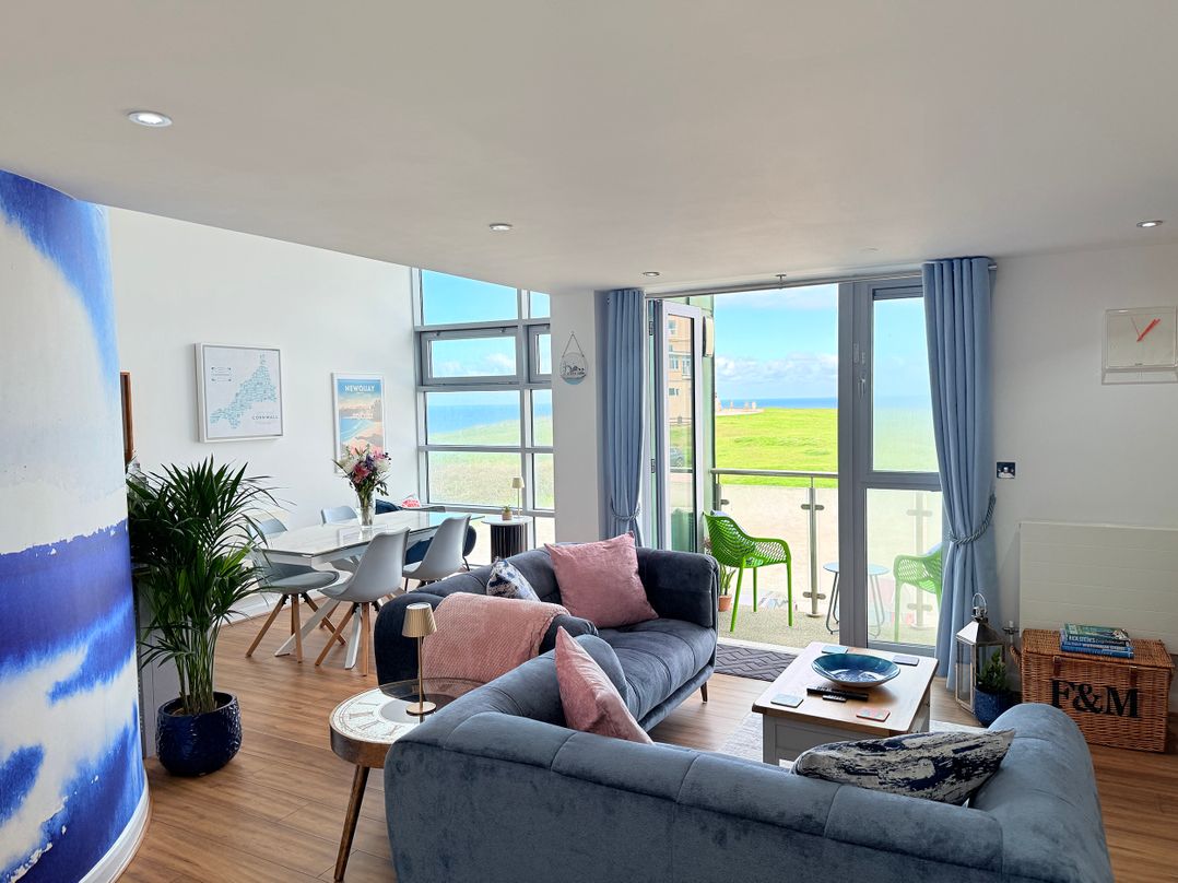 Penthouse @46Zinc - Headland View