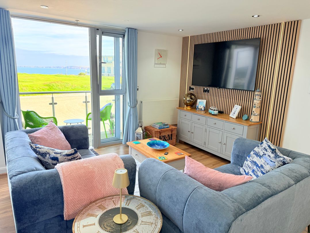 Penthouse @46Zinc - Headland View