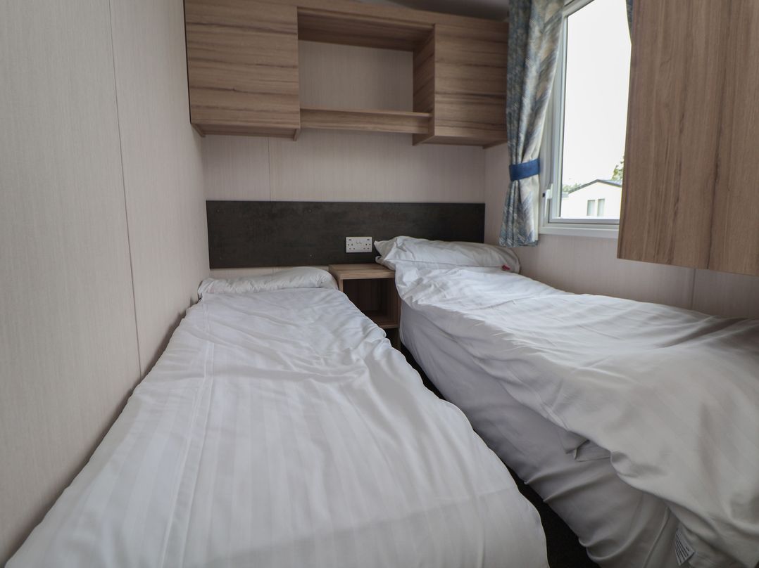 Caravan B8