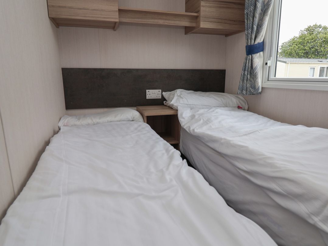 Caravan B8