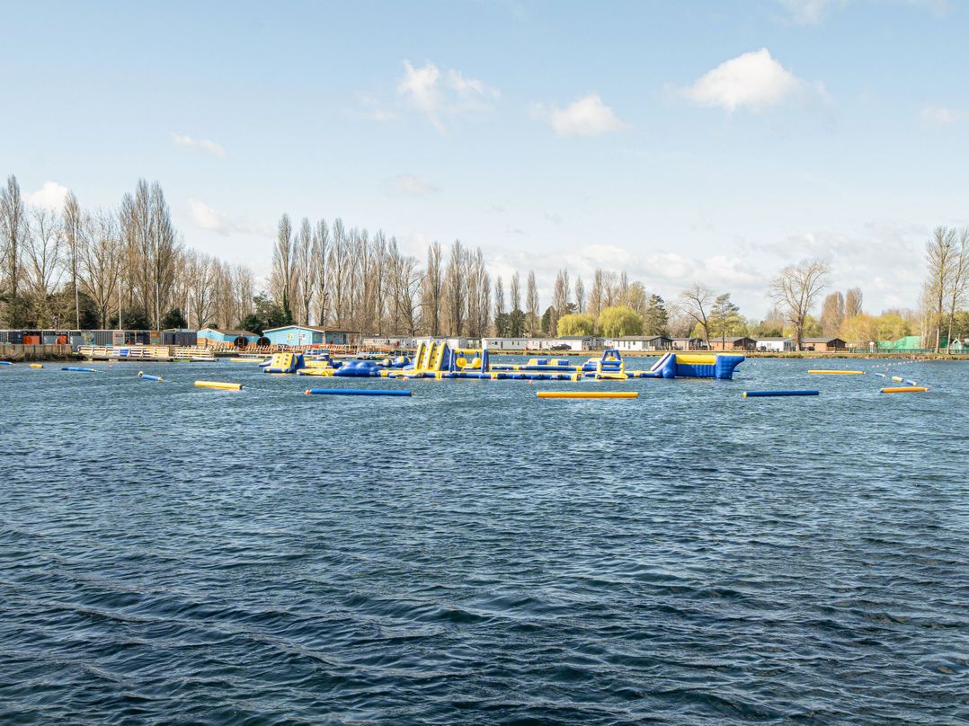 Brookside Bliss - Billing Aquadrome