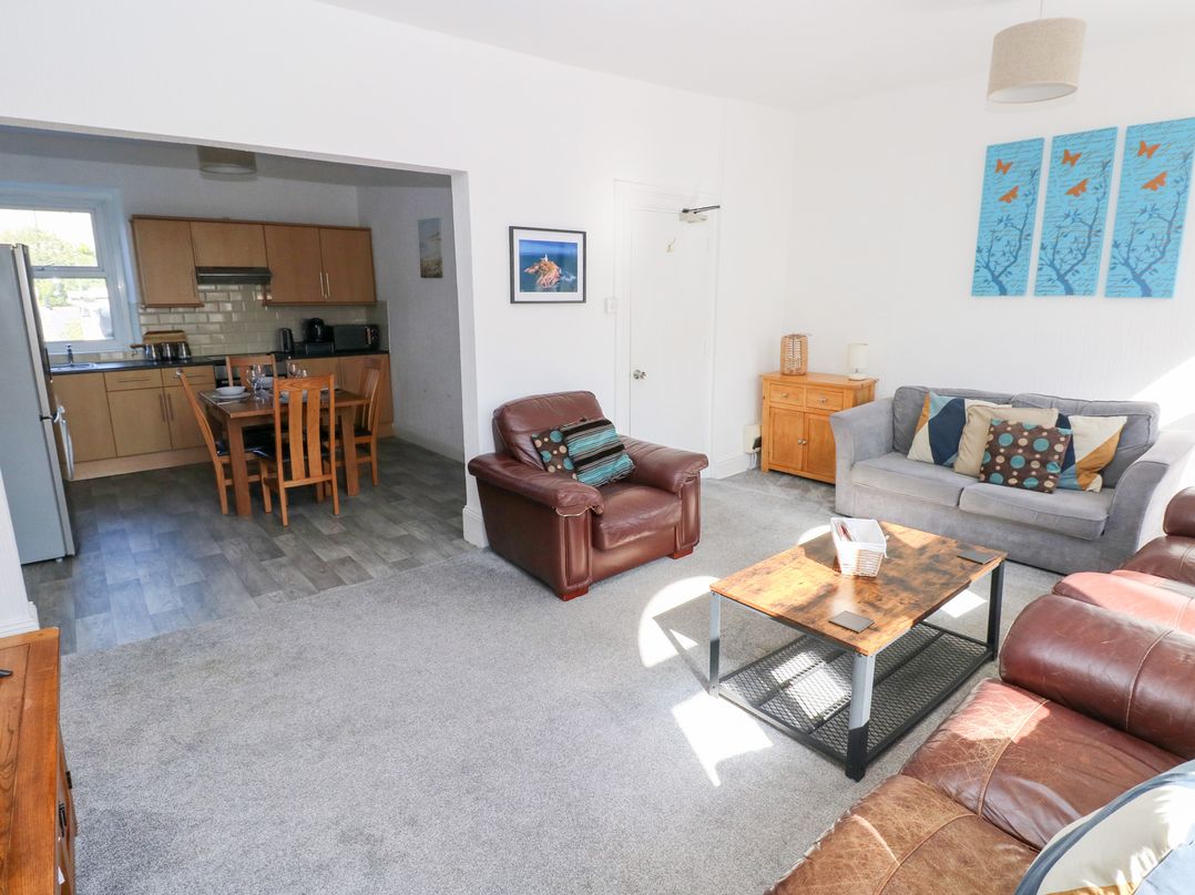 Castleview Coastal Comfort
