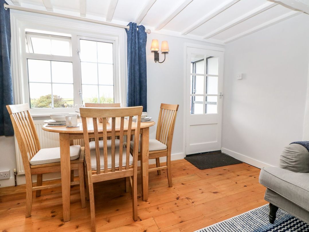 2 Seaview Cottages