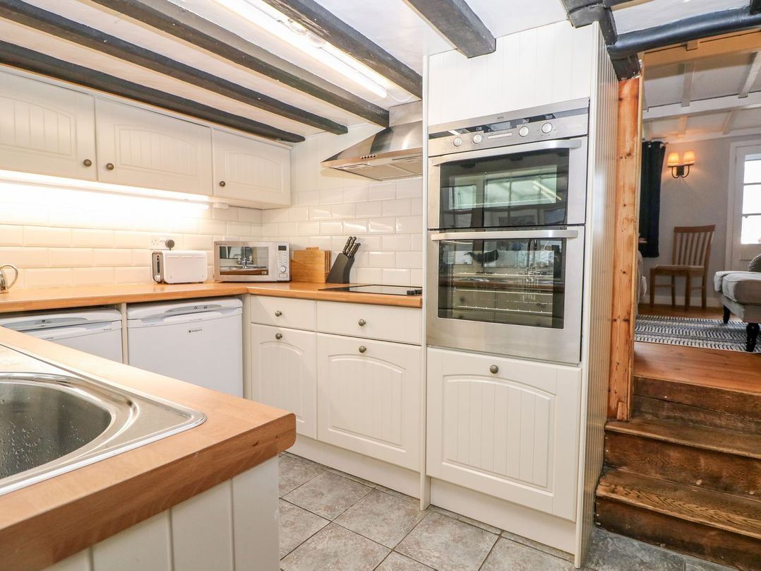 2 Seaview Cottages
