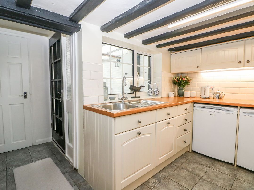 2 Seaview Cottages