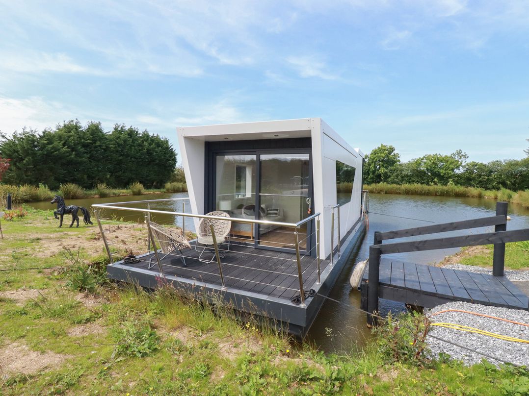 The Lake Boat exclusive retreat