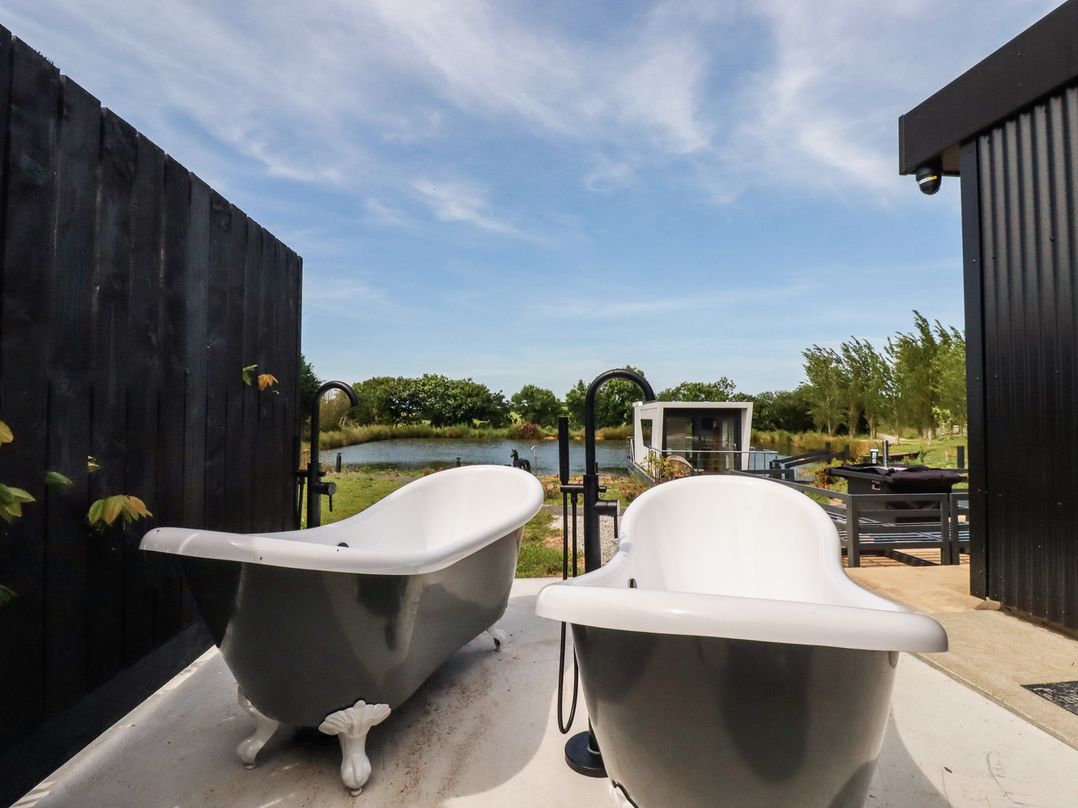 The Lake Boat exclusive retreat