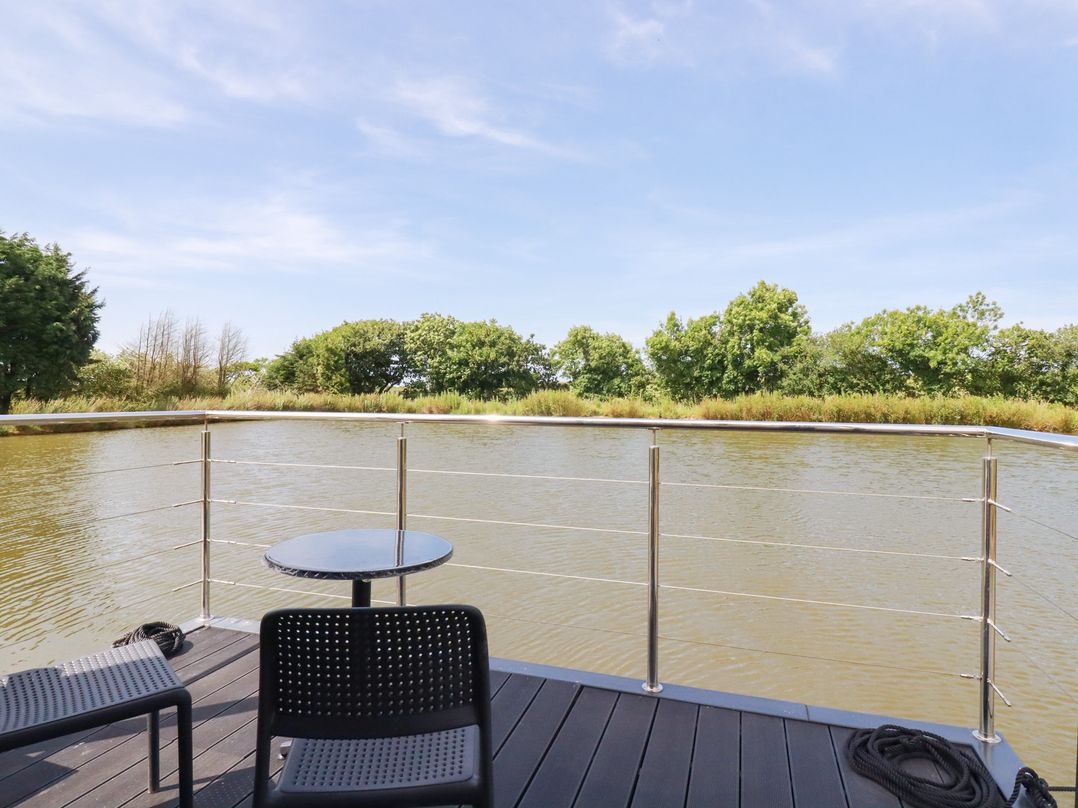 The Lake Boat exclusive retreat