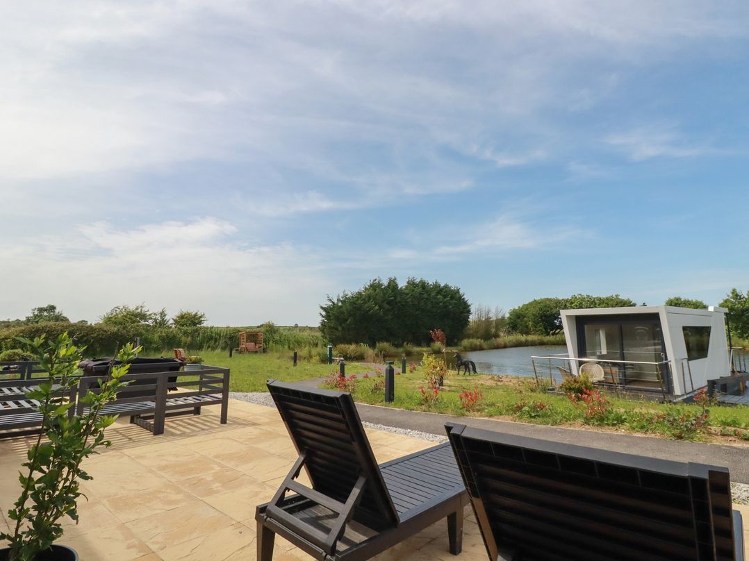 The Lake Boat exclusive retreat