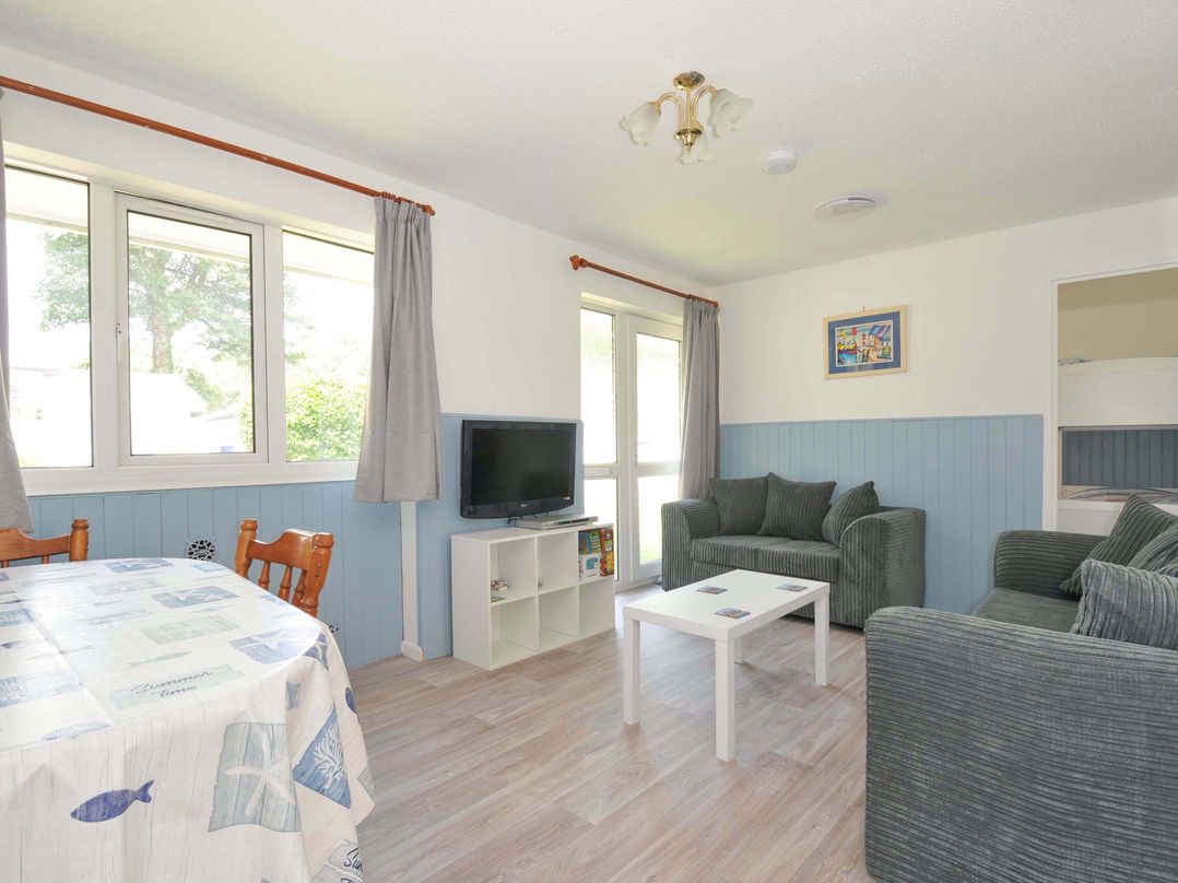 4 Rosecraddoc Lodge Holiday Bungalows