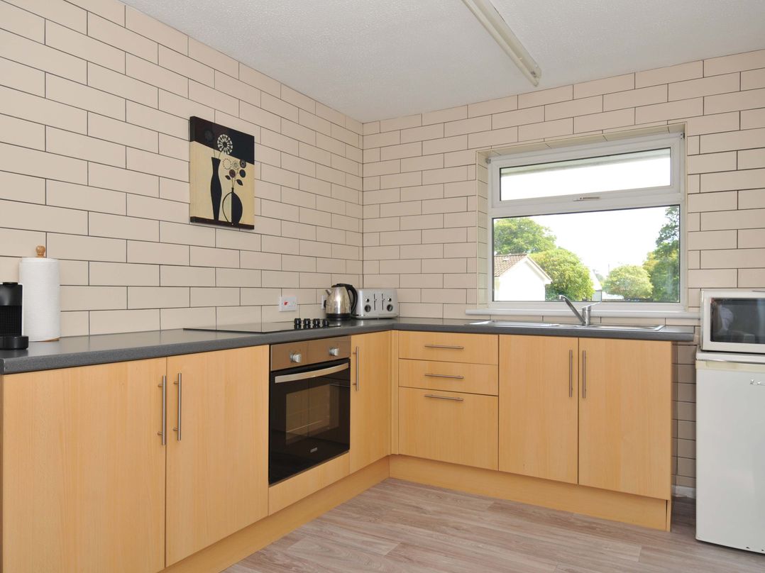 4 Rosecraddoc Lodge Holiday Bungalows