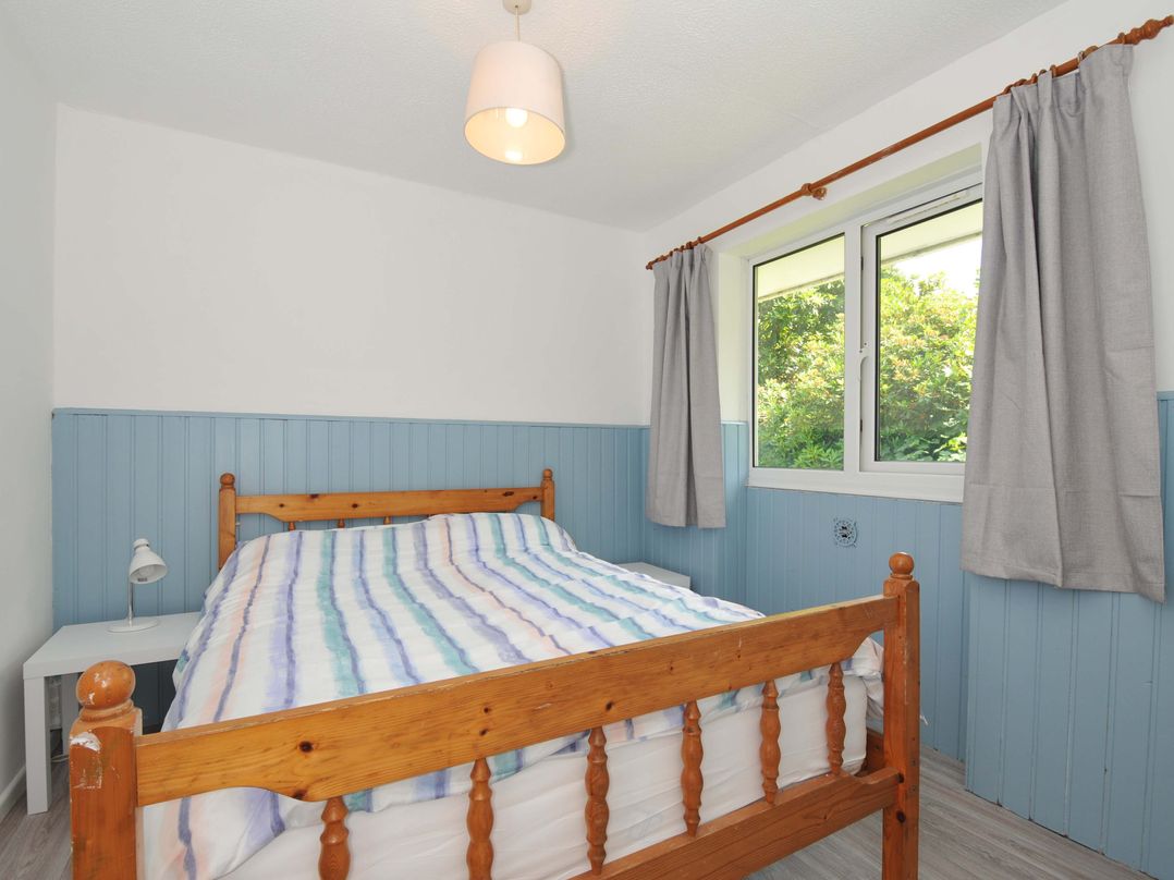 4 Rosecraddoc Lodge Holiday Bungalows