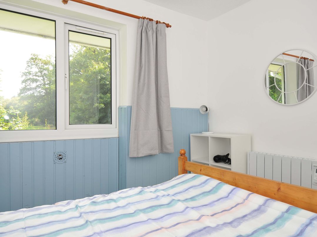 4 Rosecraddoc Lodge Holiday Bungalows