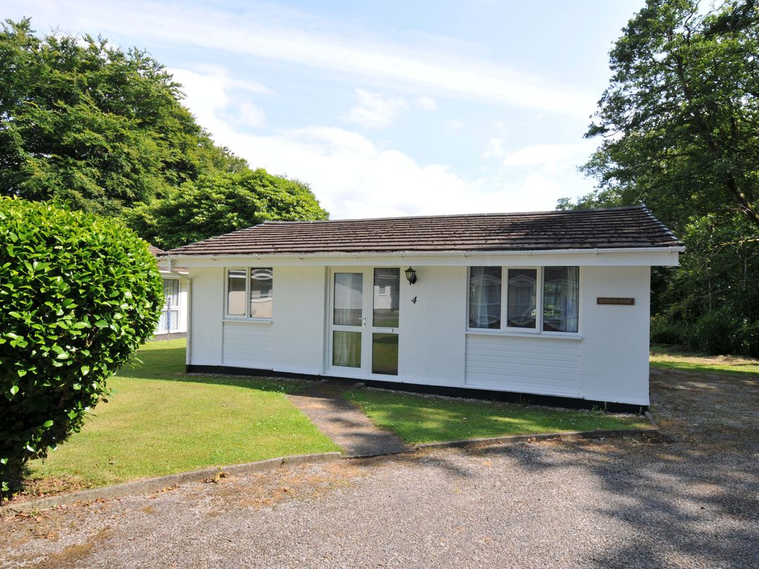 4 Rosecraddoc Lodge Holiday Bungalows