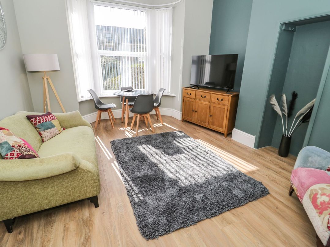 Flat 1A, Mona House