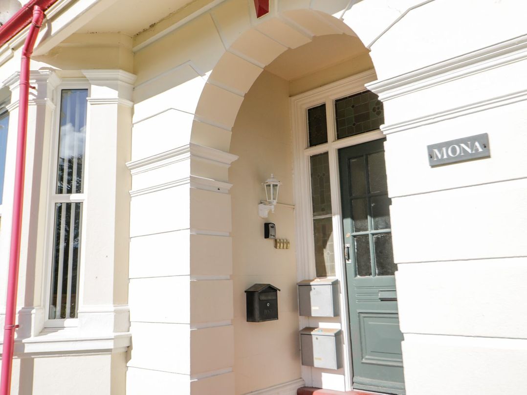 Flat 1A, Mona House