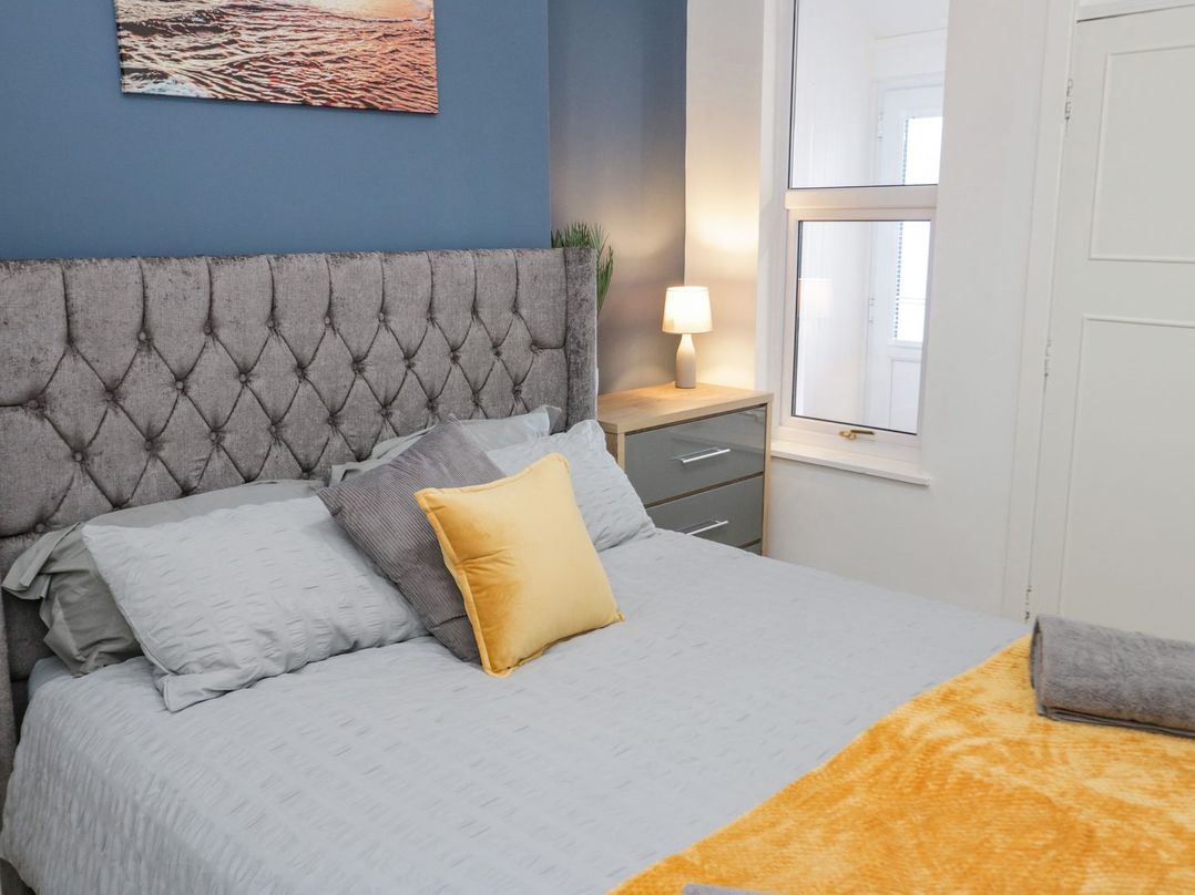 Flat 1A, Mona House
