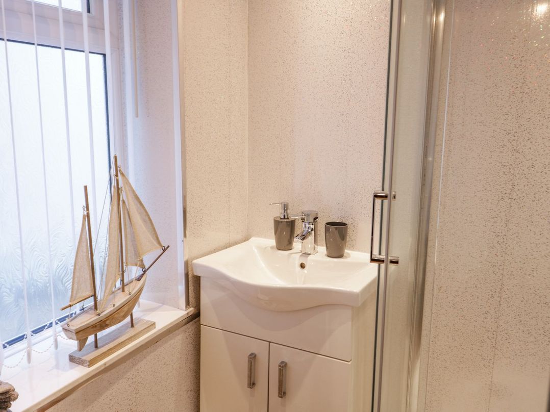 Flat 1A, Mona House