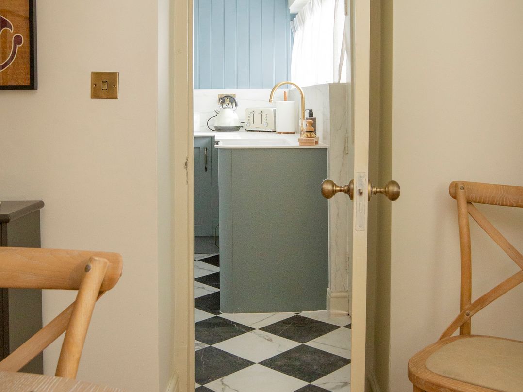 Apartment 1, 86 Dyer Street