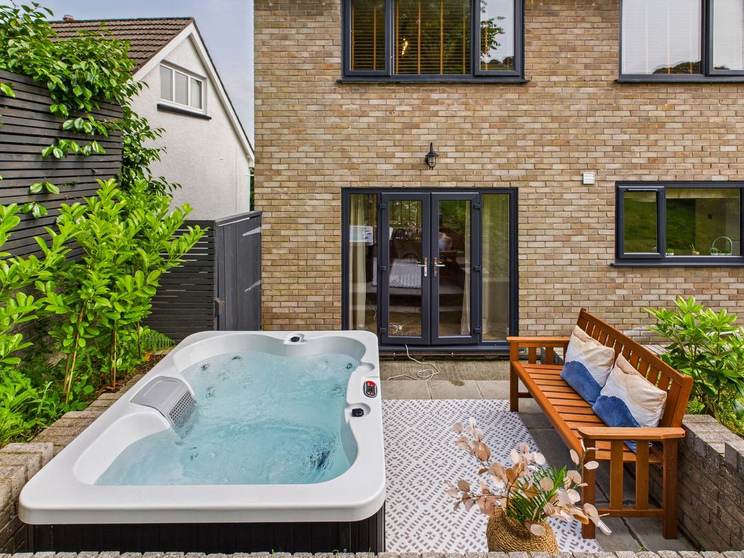 Luxury Beach Stay with Hot Tub