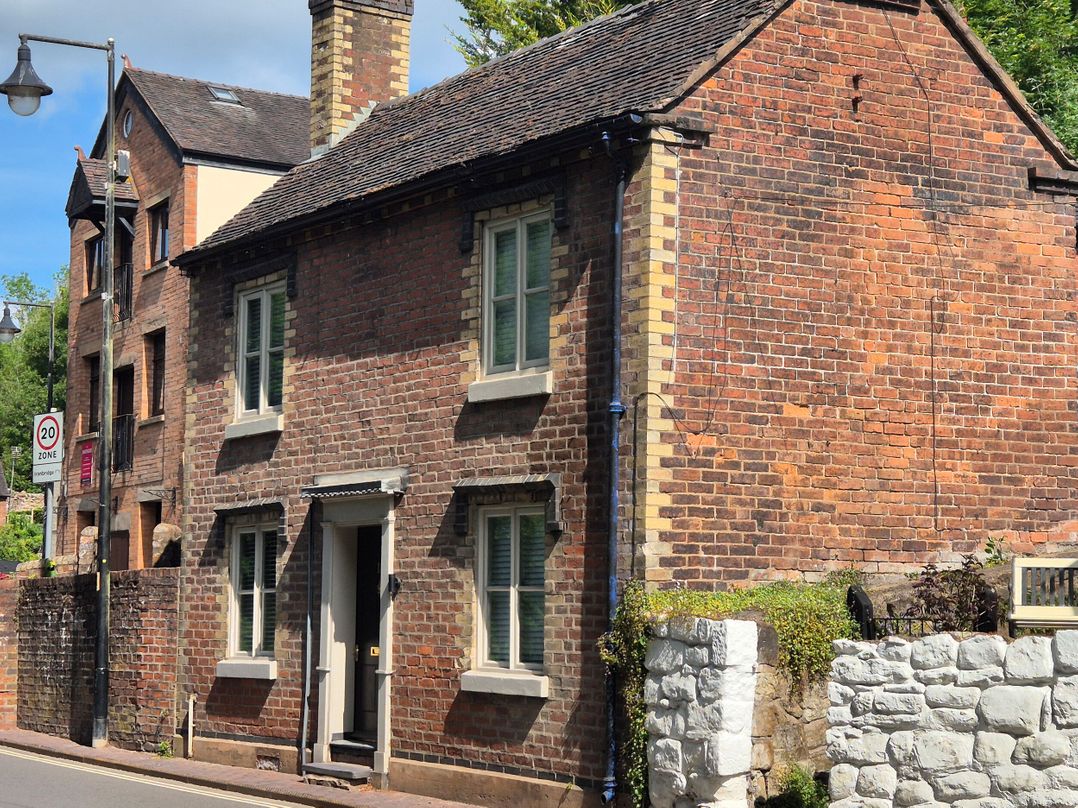 18 The Wharfage