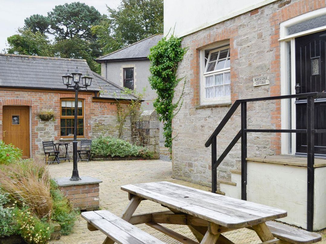Horseshoe Cottage