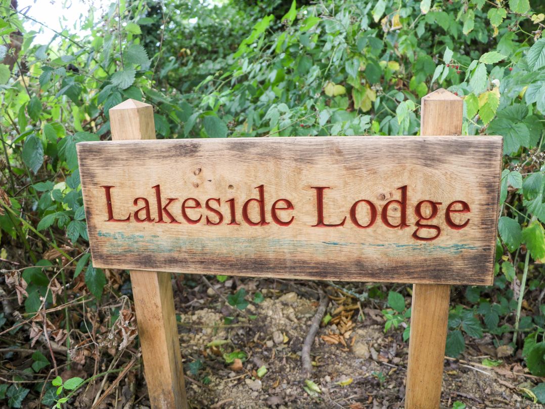 Lakeside Lodge