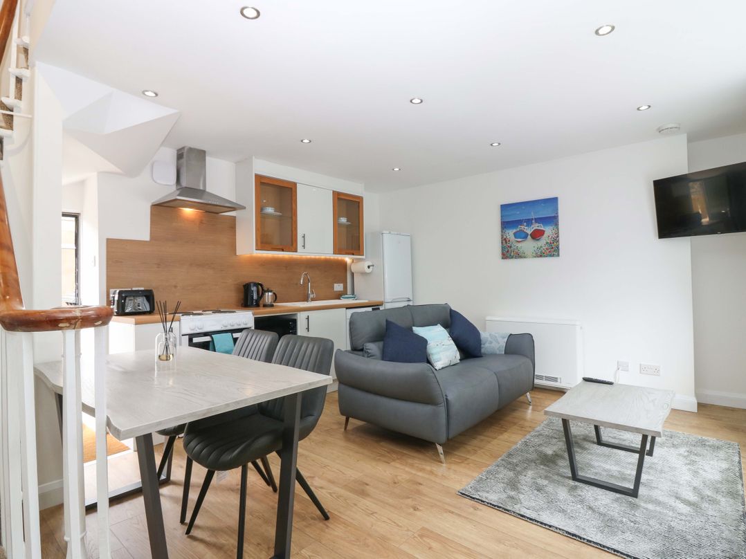 3 Caroline Place