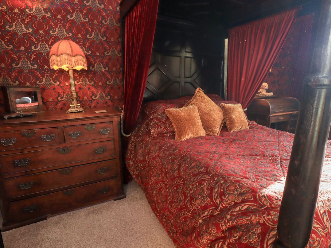 Summerlands Hall Gothic Apartment