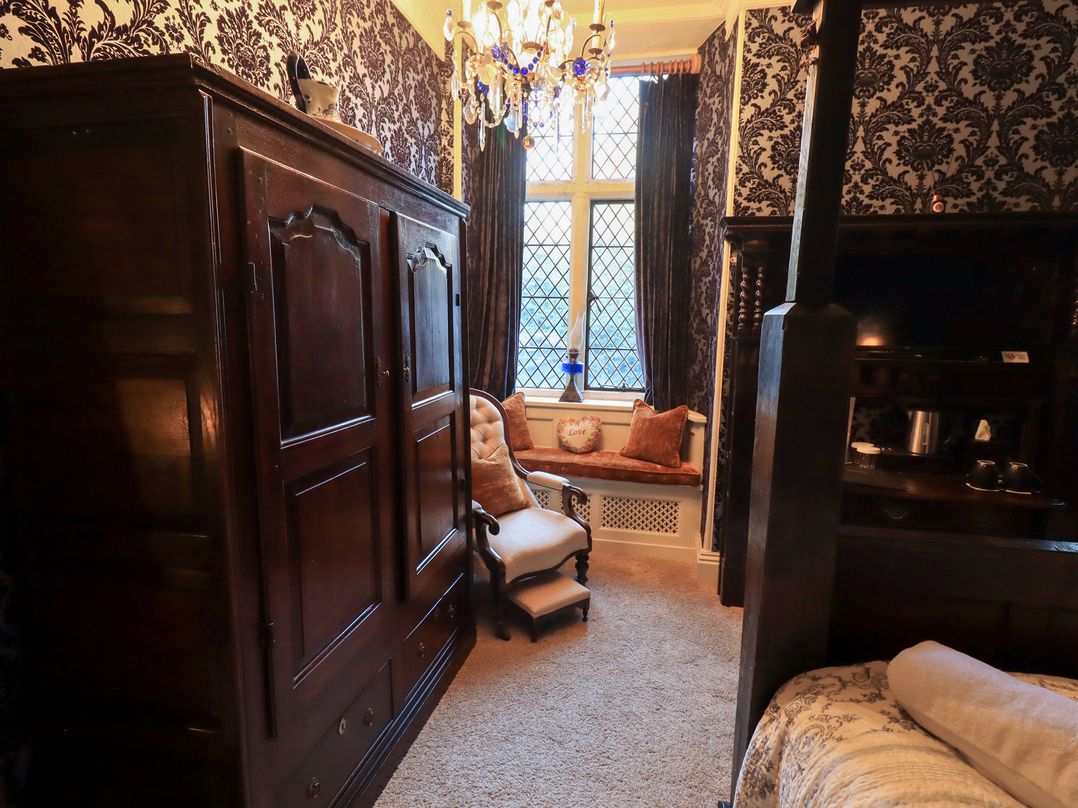 Summerlands Hall Gothic Apartment