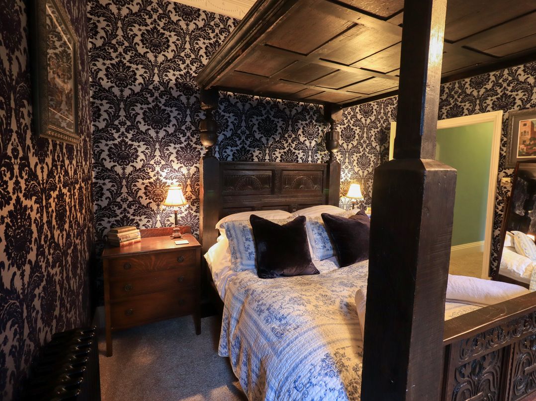 Summerlands Hall Gothic Apartment