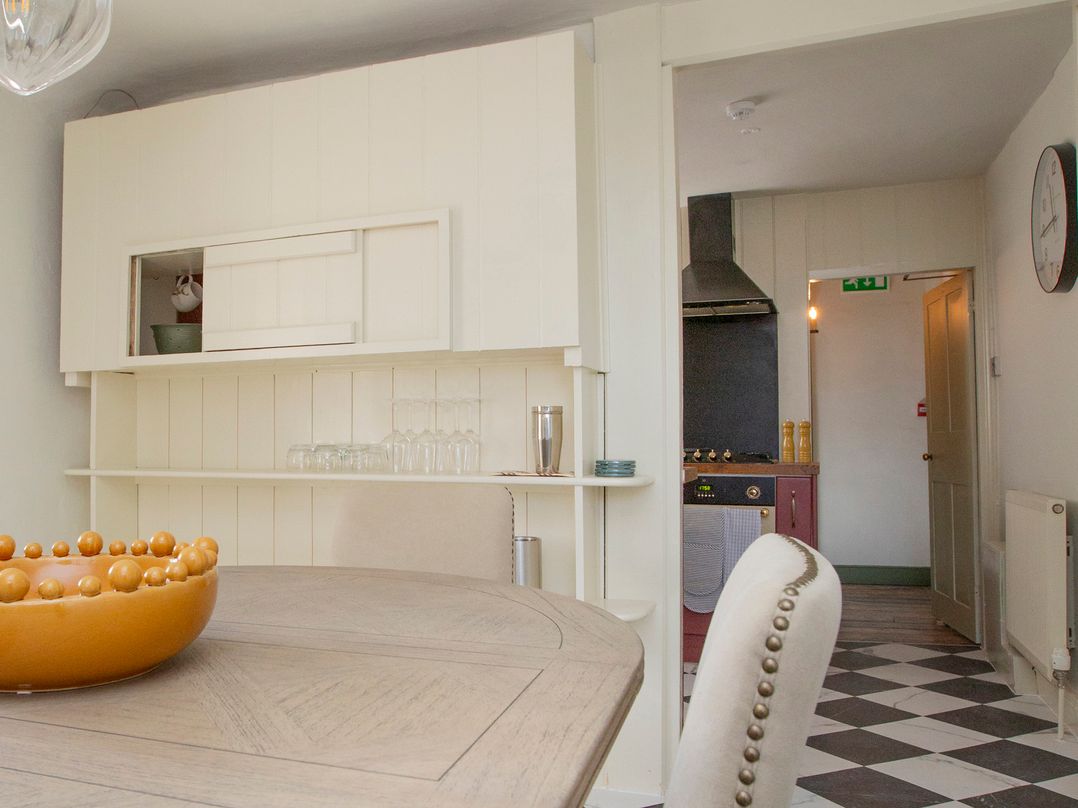 Apartment 2, 86 Dyer Street