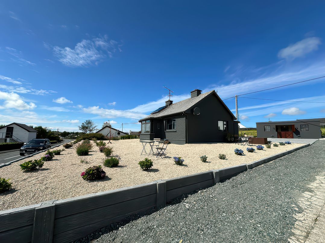 The Garden Cottage and Carriage House