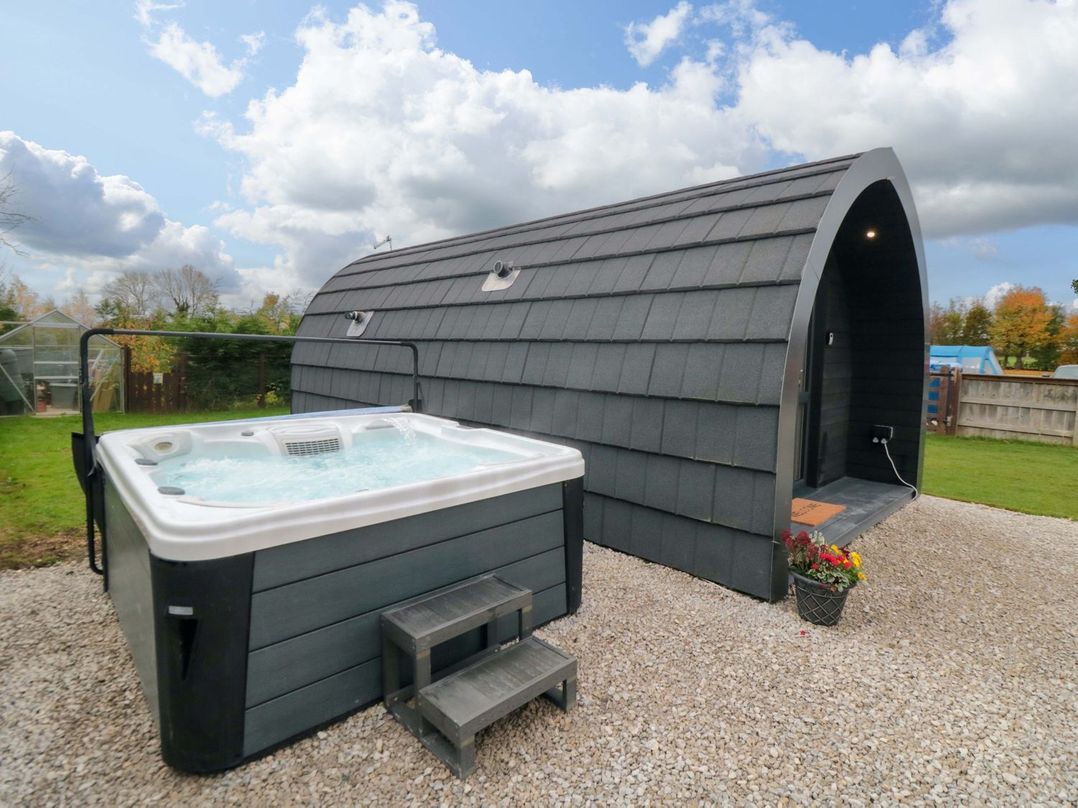 Bumblebee Glamping Pod