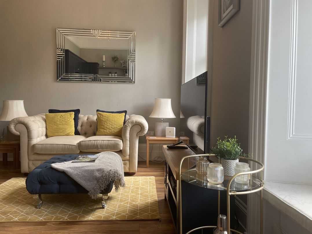 DeCressy Apartment