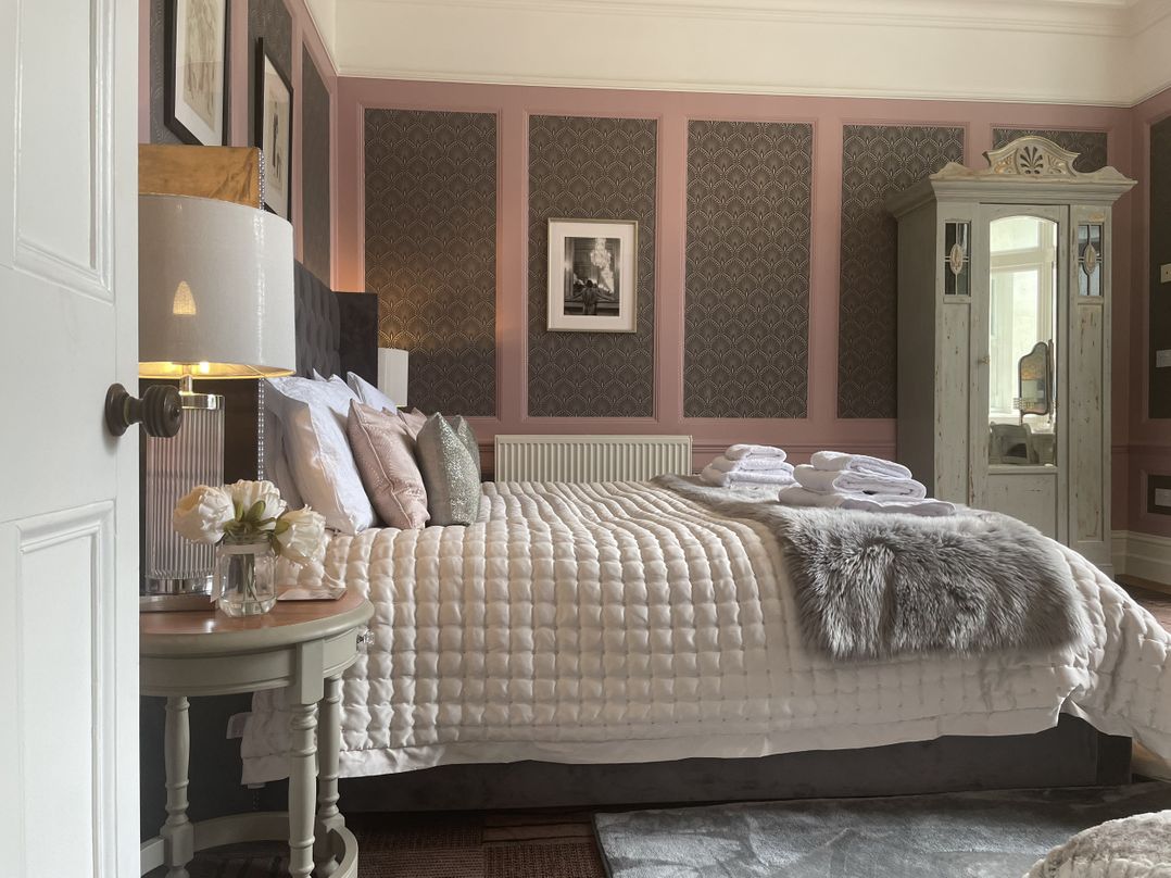 DeCressy Apartment